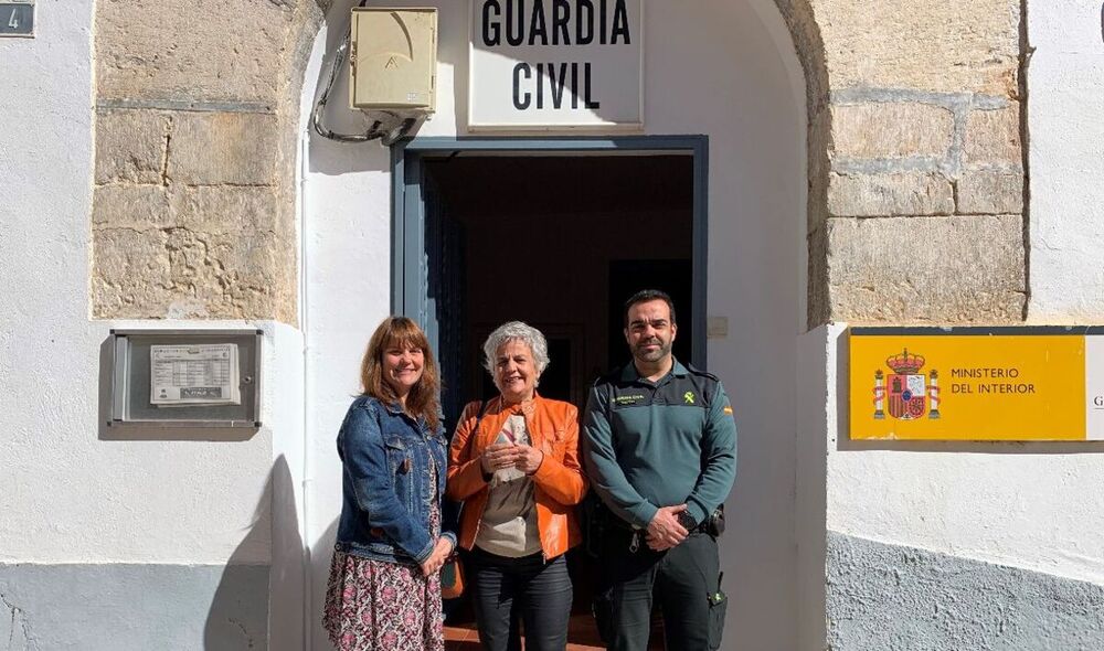 Visita a los cuarteles de Guardia Civil en Cañete y Cardenete