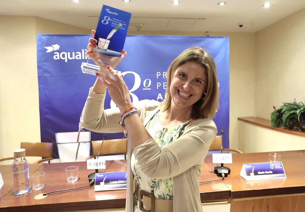 Aqualia premia ‘La autovía del agua’ de Ana Pobes