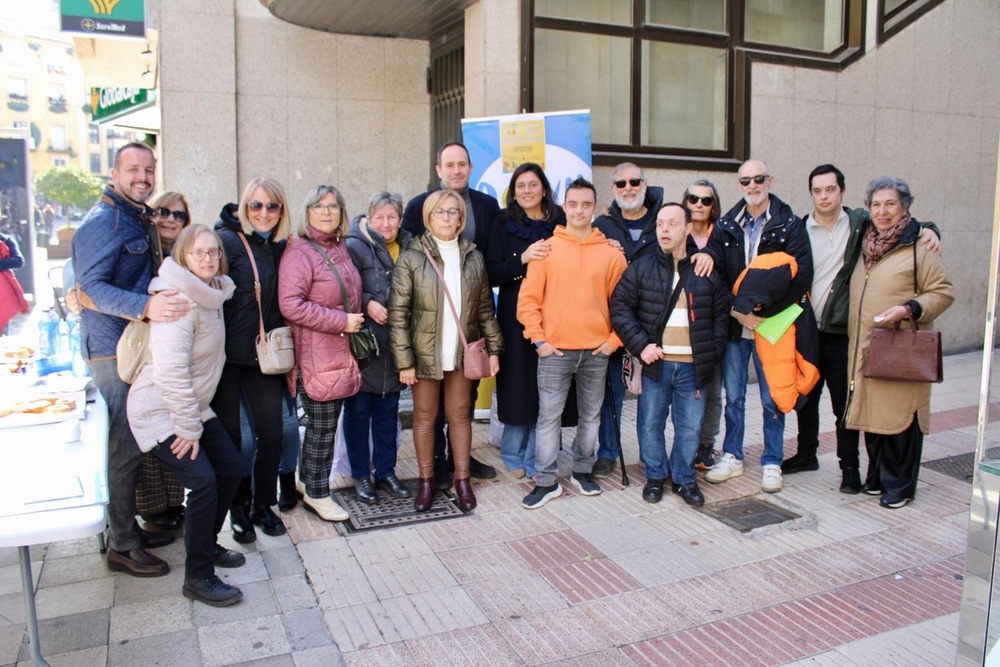 Chocolatada solidaria de Adocu por el Día de la Discapacidad