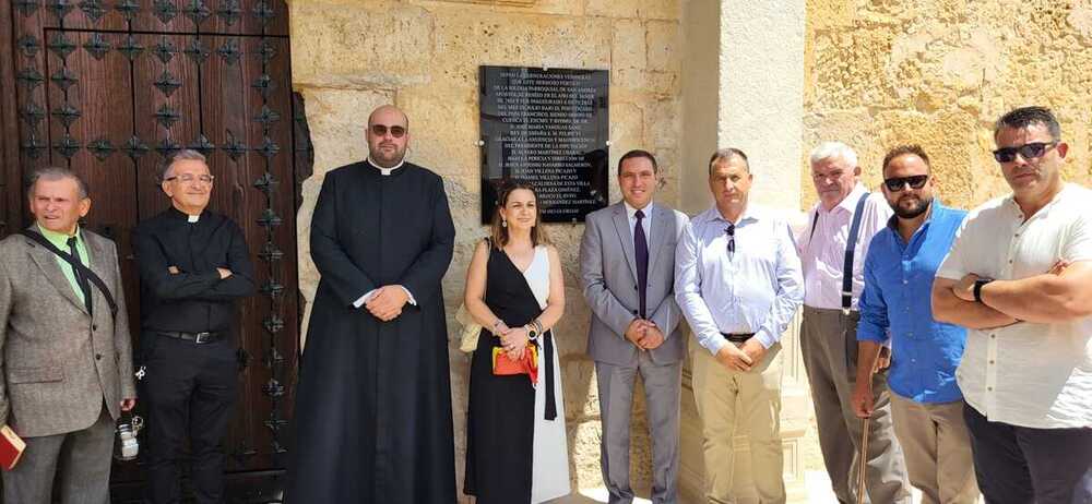 Reconstruyen el pórtico de la iglesia de San Andrés de Ledaña