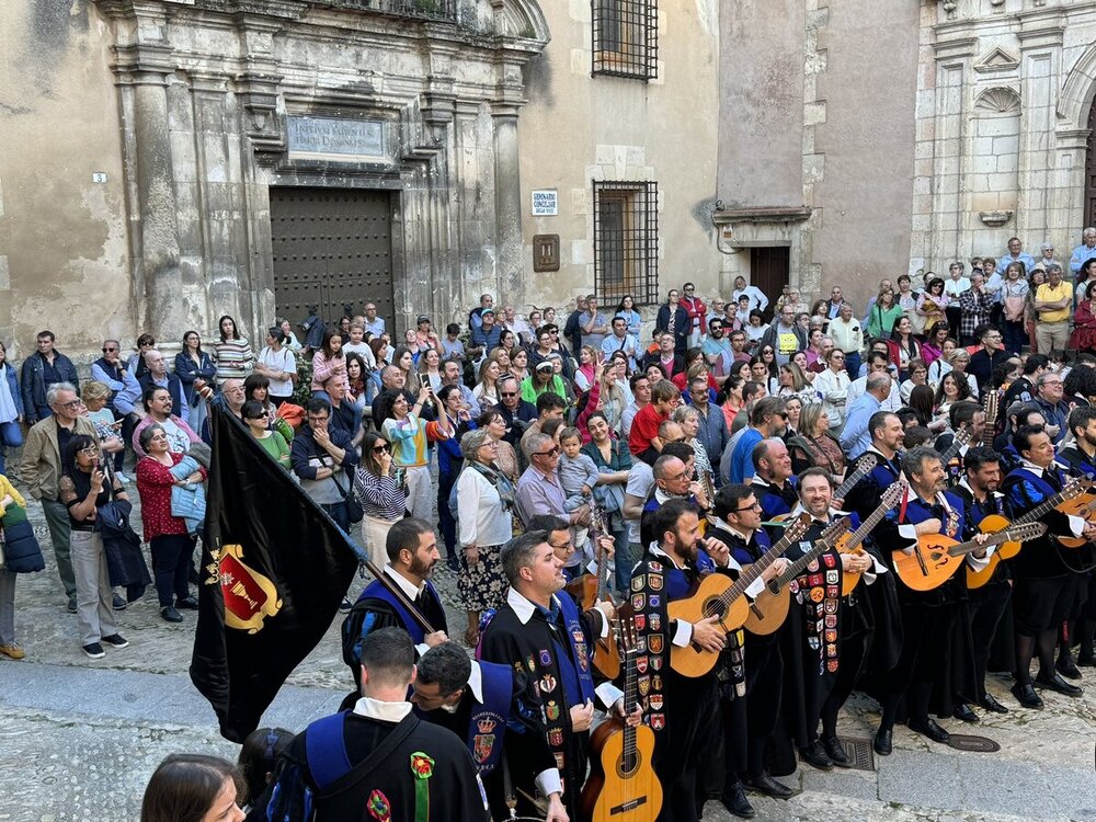 Unos 300 tunos de toda España conquistan Cuenca con sus sones