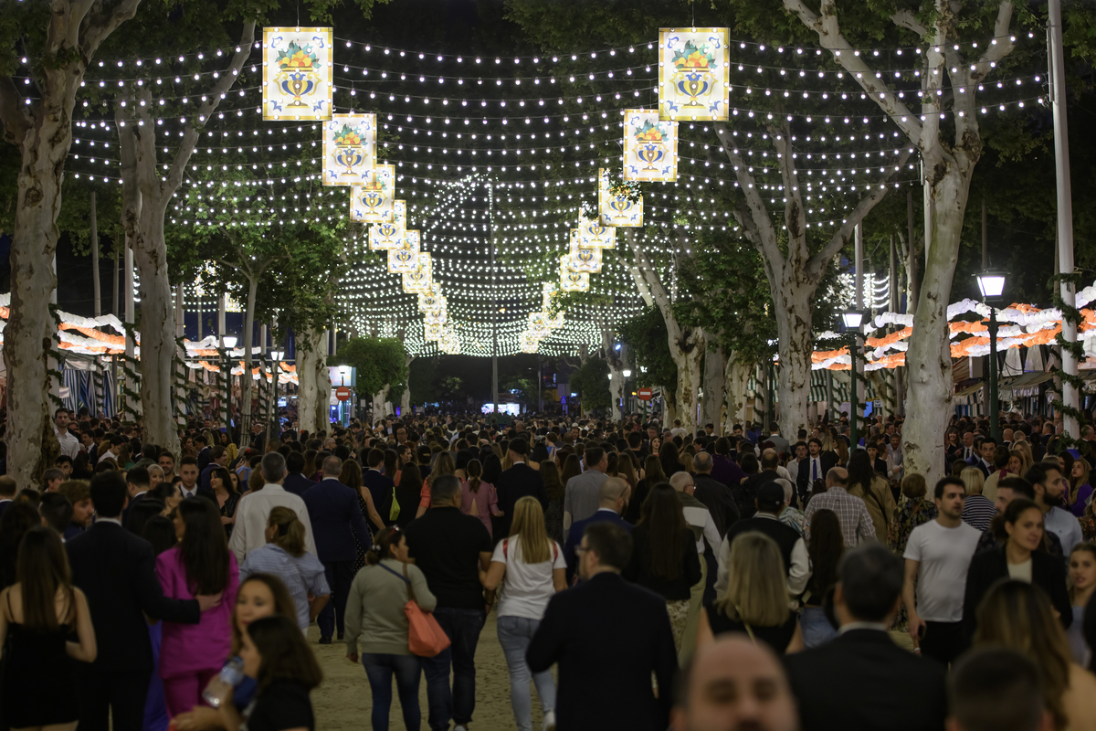 ILUMINACIÓN REAL DE LA FERIA DE ABRIL  / RAÚL CARO