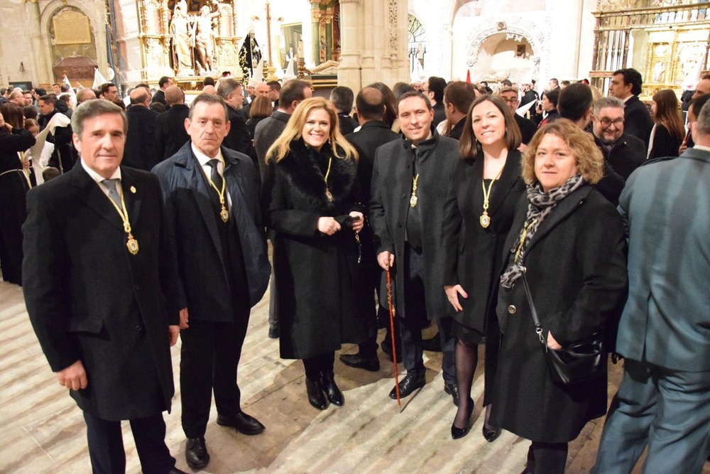 La Diputación participa en la procesión del Santo Entierro