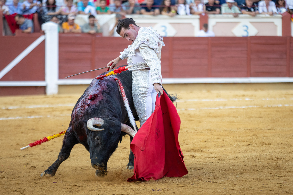 3ª de la feria taurina de San Julián  / JAVIER GUIJARRO