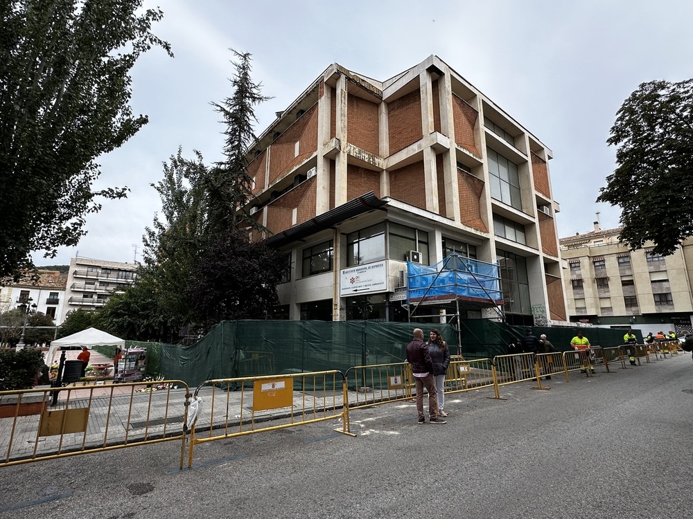 El edificio del Mercado Municipal es otro de los proyectos pendientes, que se vienen dilatando en el tiempo.