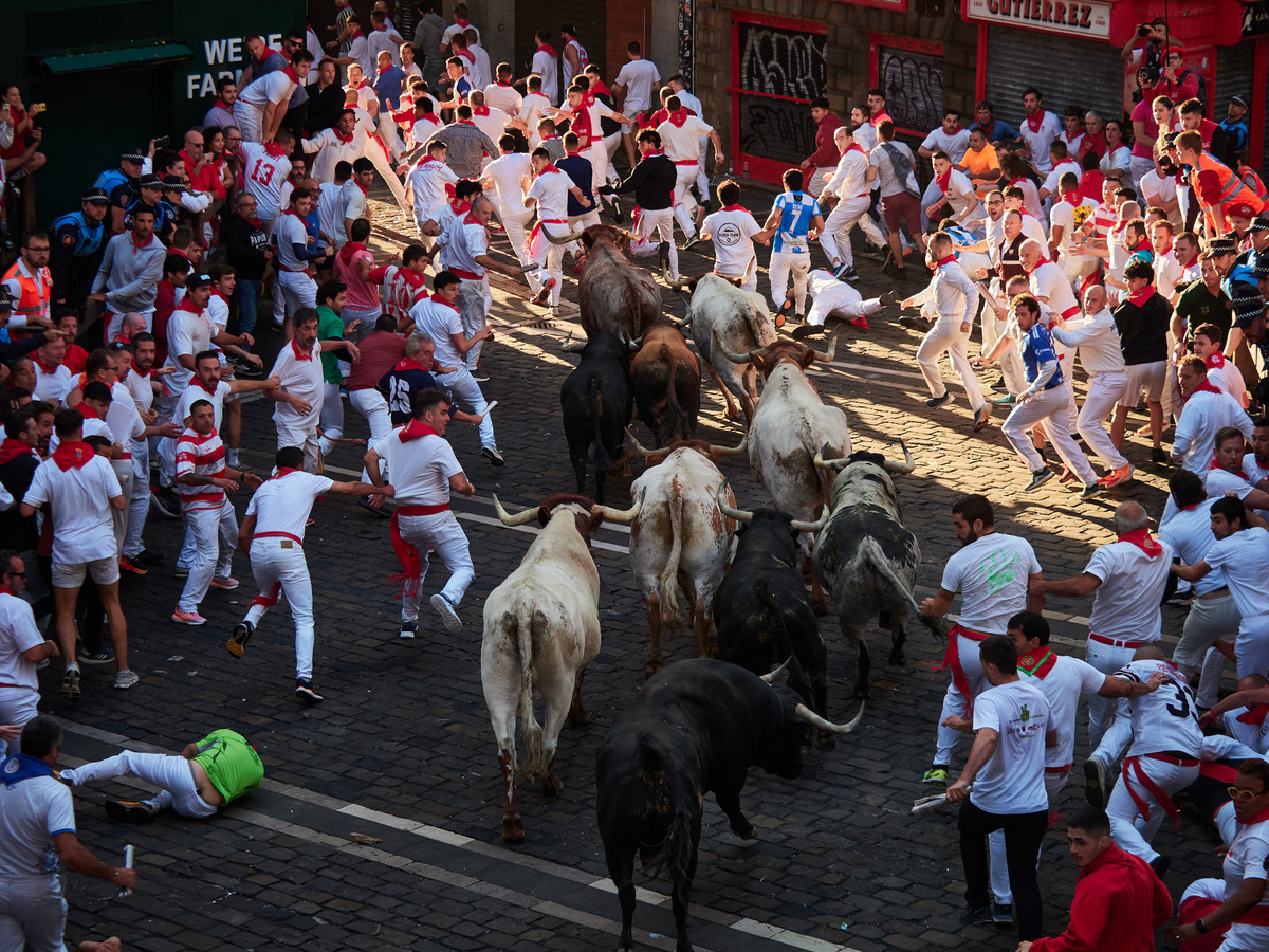 Los toros Cebada Gago protagonizan un encierro rápido y peligroso  / EDUARDO SANZ / EUROPA PRESS