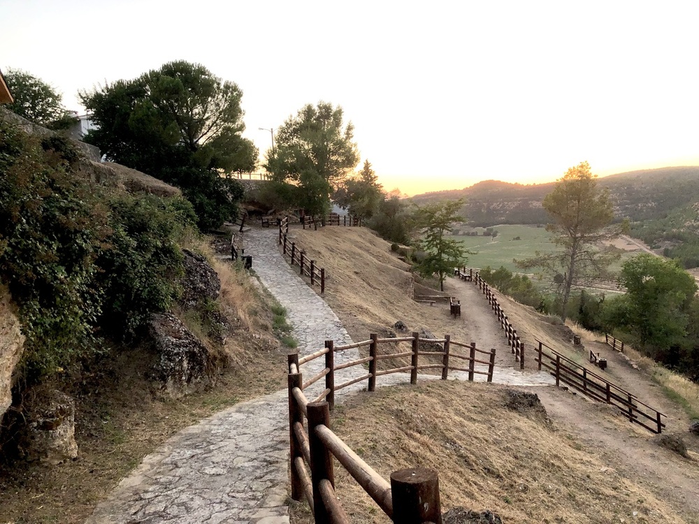 Cuevas de Velasco vuelve a abrir las puertas de sus tesoros