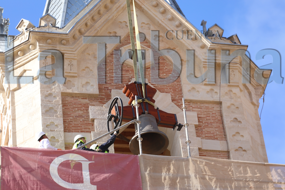 Recolocación de las campanas de la iglesia de El Salvador de Cuenca