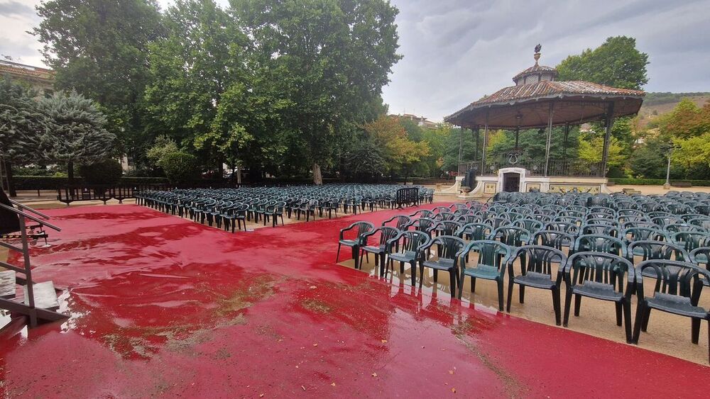 La lluvia obliga a trasladar el pregón de ferias al Auditorio