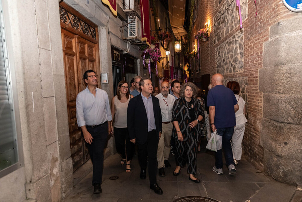 Page realiza el recorrido nocturno del Corpus de Toledo