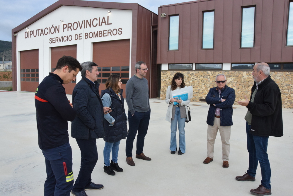 La Corporación visita los nuevos parques de bomberos