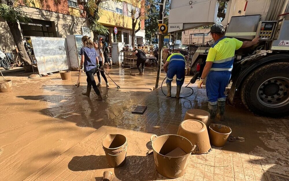 Aqualia presta su ayuda a los afectados por la DANA