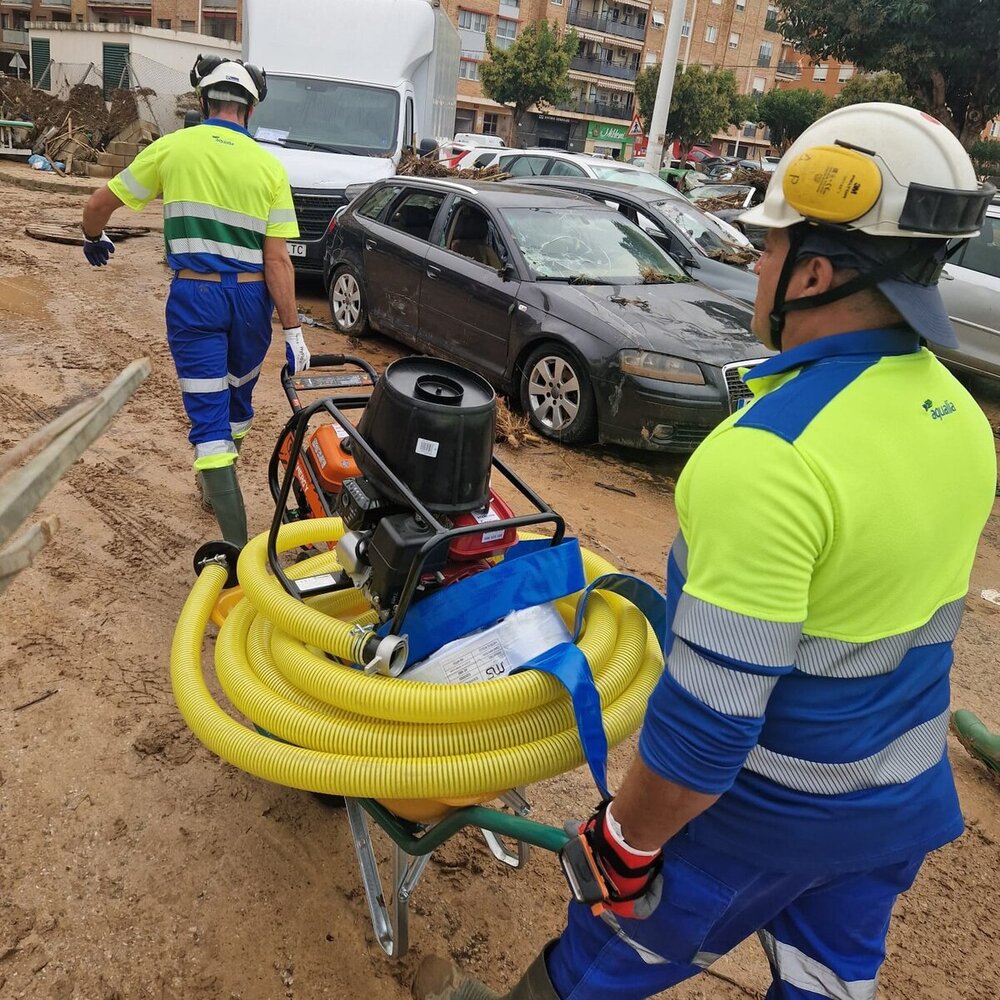 Aqualia presta su ayuda a los afectados por la DANA