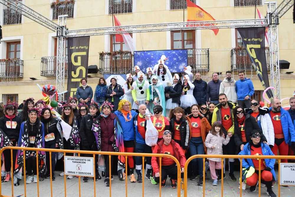 Unos 700 atletas corrieron desde la Plaza del Ayuntamiento por las calles de Tarancón en una fría jornada