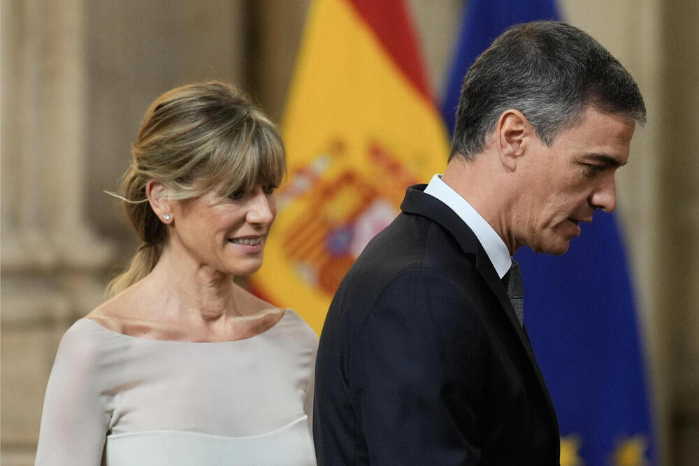 El presidente del Gobierno, Pedro Sánchez, y su esposa, Begoña Gómez