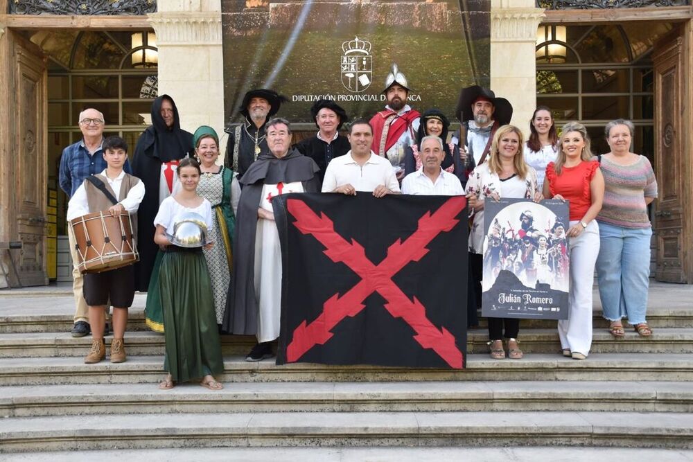 Foto de familia de la presentación de las V Jornadas de los Tercios en honor a Julián Romero