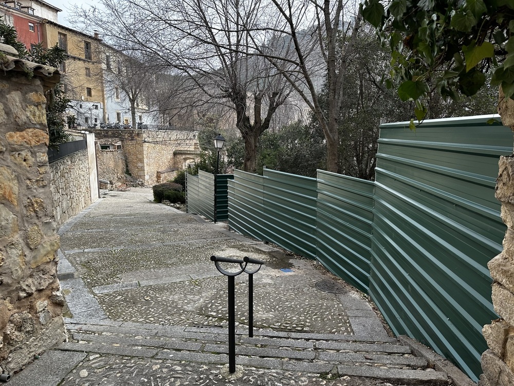 Vallado del entorno del Jardín de Cecilio Albendea.