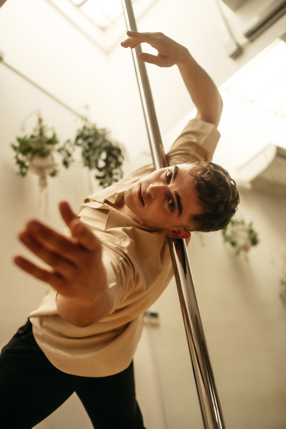 Juan Francisco Román, durante uno de los ensayos en la disciplina deportiva y artística de ‘pole dance’.