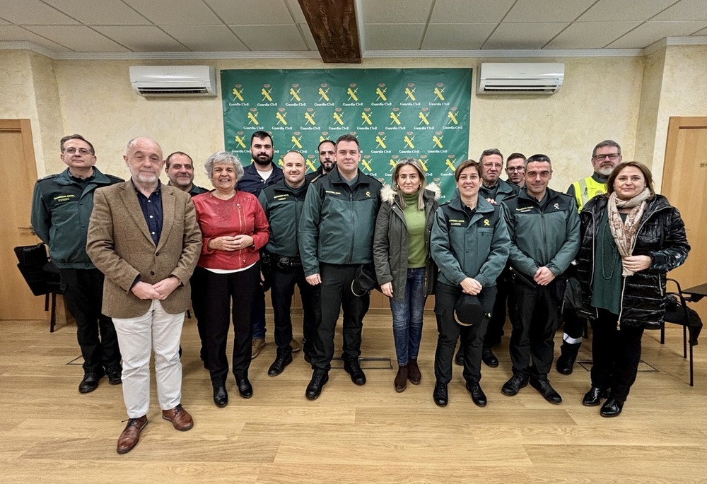 Tolón se reencuentra con los agentes de Mira tras la DANA