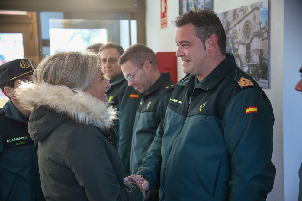 Tolón se reencuentra con los agentes de Mira tras la DANA