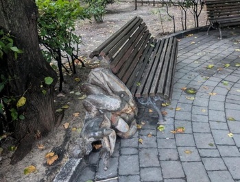 Vandalizan una fuente de los ángeles del parque de San Julián