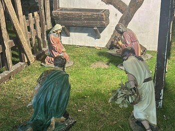 Roban el Niño Jesús y la mula del belén