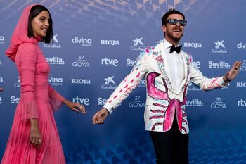 Tonos multicolor y reivindicación en la alfombra de los Goya