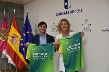 López felicita a Eurocaja Rural por su Carrera Solidaria