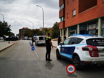 La Policía Local vigila las distracciones al volante