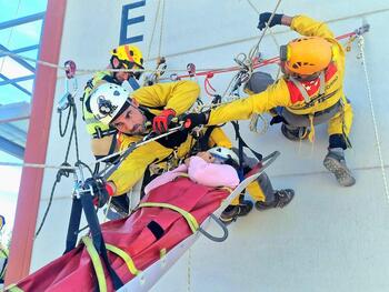 Los bomberos de Tarancón se forman en espeleología