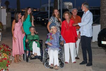 La Familia Real cena en Palma, la primera foto de sus vacaciones