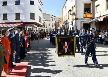 Ledaña honra a la Bandera