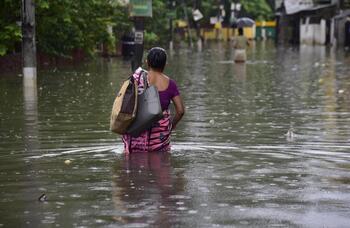 Las fuertes lluvias en India dejan al menos 150 muertos