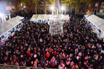 El mercadillo y el encendido dan el pistoletazo a la Navidad