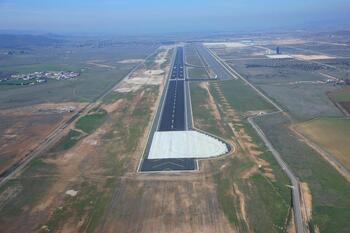 Migraciones descarta construir un CAED en el aeropuerto de CR