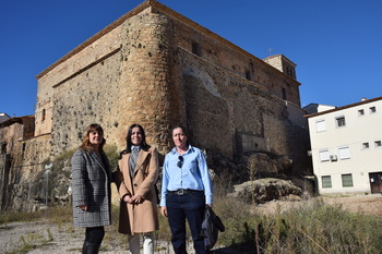 Restauran parte de la muralla de Cañete