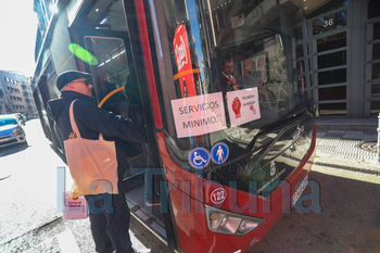 Servicios mínimos “abusivos” marcan la huelga en transporte