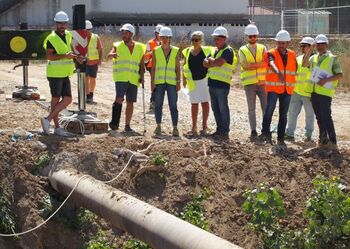 Mari Luz Fernández visita las obras de la CHJ en Iniesta