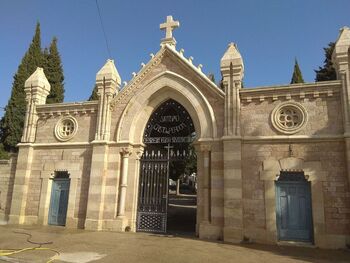 Refuerzan el servicio de autobuses al cementerio