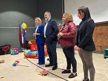 El Ayuntamiento conmemora el Día de la Niña con un teatro