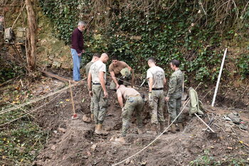 El ejército construye una pasarela peatonal en Landete