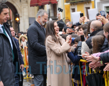 Los vecinos de Cuenca reciben a los Reyes entre vítores