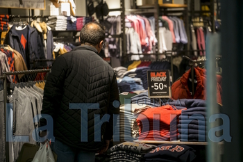 El pequeño comercio no se pliega a la moda del 'Black Friday'