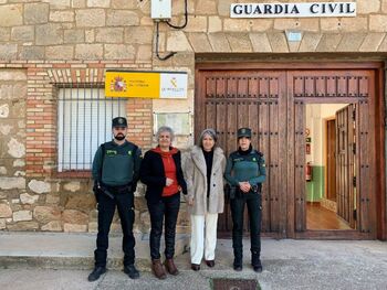 Fernández visita el puesto de la Guarda Civil de Torrejoncillo