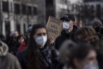 Más de 3.000 personas en Bruselas muestran su apoyo a Ucrania