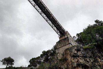 Hospitalizado tras una caída en la ladera del puente San Pablo