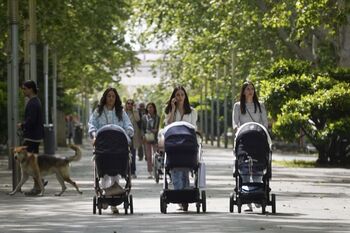 España roza los 49 millones de personas al crecer en 900 al día