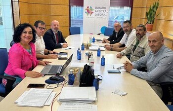 Firman el convenio de transporte de mercancías por carretera