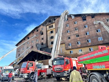 Más de 65 muertos por el incendio de un hotel en Turquía