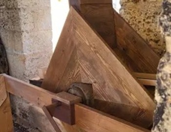 La matraca de la iglesia de Cardenete regresa al campanario